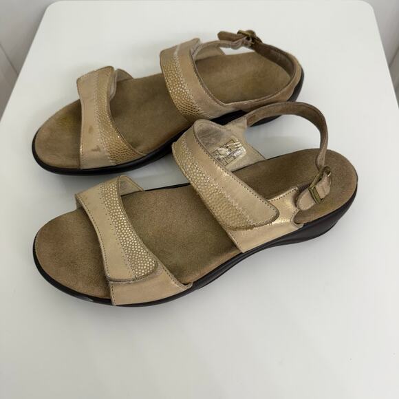 SAS Nudu Slide Double Strap Sandals Gold Sz 9 Casual Comfort - Picture 1 of 8